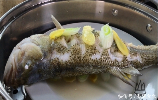 鲜嫩|不管做什么鱼,一定不能放盐和料酒,大厨教你一招,鲜嫩无腥味!