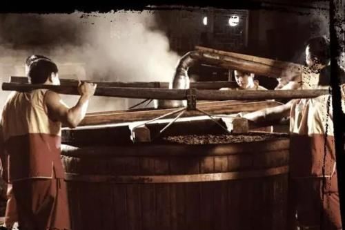 过程|生产纯粮酒都会产生酒糟,为什么现在酒厂都看不到酒糟了?