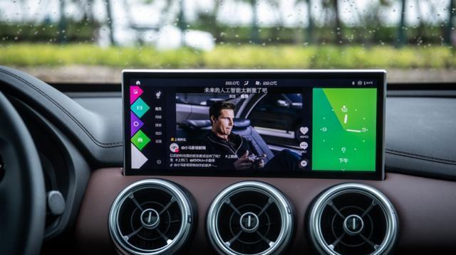 豪华|能刷抖音能看剧，2021款VV5的“潮趣”能对年轻人味吗？