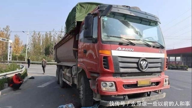 原因|大货车右转时,为什么要先停车再起步,新手司机要明白原因