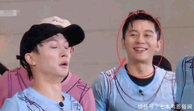 嘉宾|周深急找隐形眼镜,谁注意到李晨的表情?网友直呼:太恶俗了