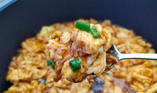 家常|家常炒蛋谁都会,但酱汁炒蛋你肯定没吃过口感嫩滑,拌饭吃秒光