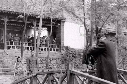 新娘|73年前一场包办婚礼:2人皆未成年,新郎一脸稚气,新娘没有笑容