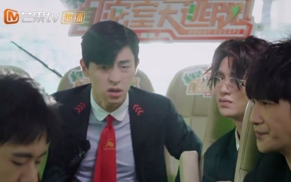  黄明昊|密逃三个小细节证明：邓伦真的比不上黄明昊！