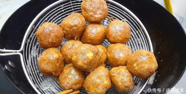 丸子|不管炸什么丸子,都别直接下锅,教你简单一做,过年5斤不够吃!