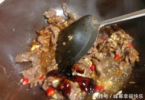  下饭|没有什么比香菜炒牛肉还要香的了，可谓真的是嫩滑鲜香，还特下饭