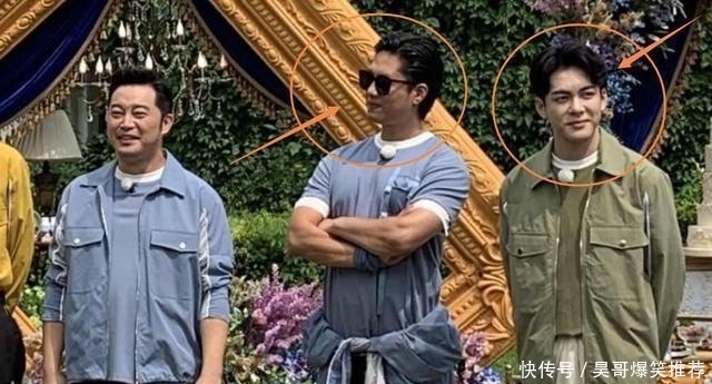 成龙|跑男新路透,baby一手拿“菜刀”一手拿权杖,我却注意成龙的外甥