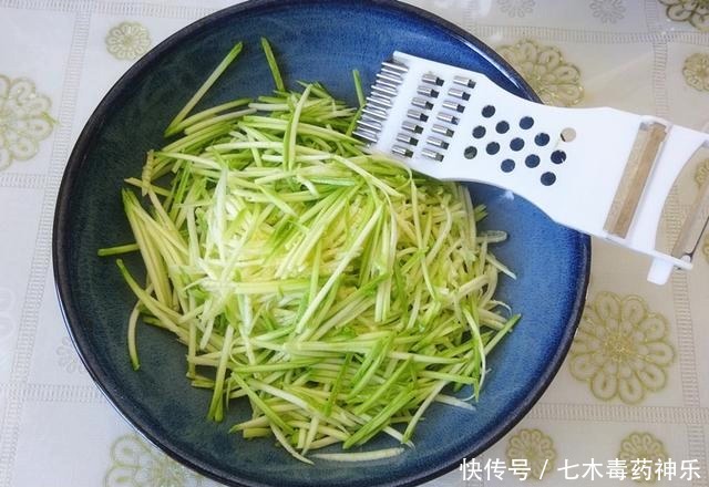 黑芝麻|它有“减脂面粉”之称,做成菜团当早餐,鲜嫩饱腹,好吃又上瘾!