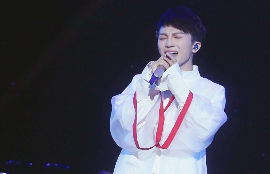  回答|记者问华晨宇周深的歌唱技巧，华晨宇的回答使听众大笑