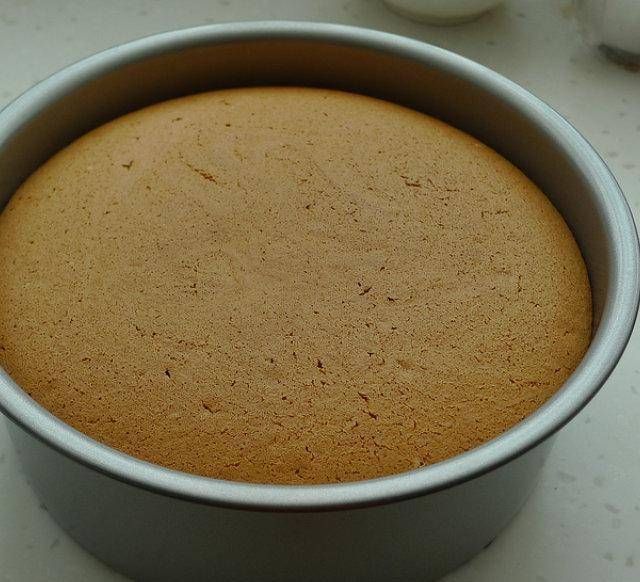  细腻|八寸戚风蛋糕，柔软细腻，不开裂不缩水，超完美