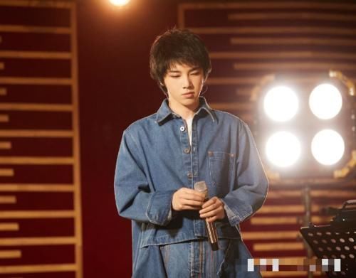  黄霄云|《歌手》新一轮奇袭者来历，拥有首发的实力，还曾3次在春晚独唱