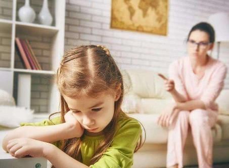 司机|公交上6岁男童逼一孕妇让座,司机听到男孩的理由后停车你下车