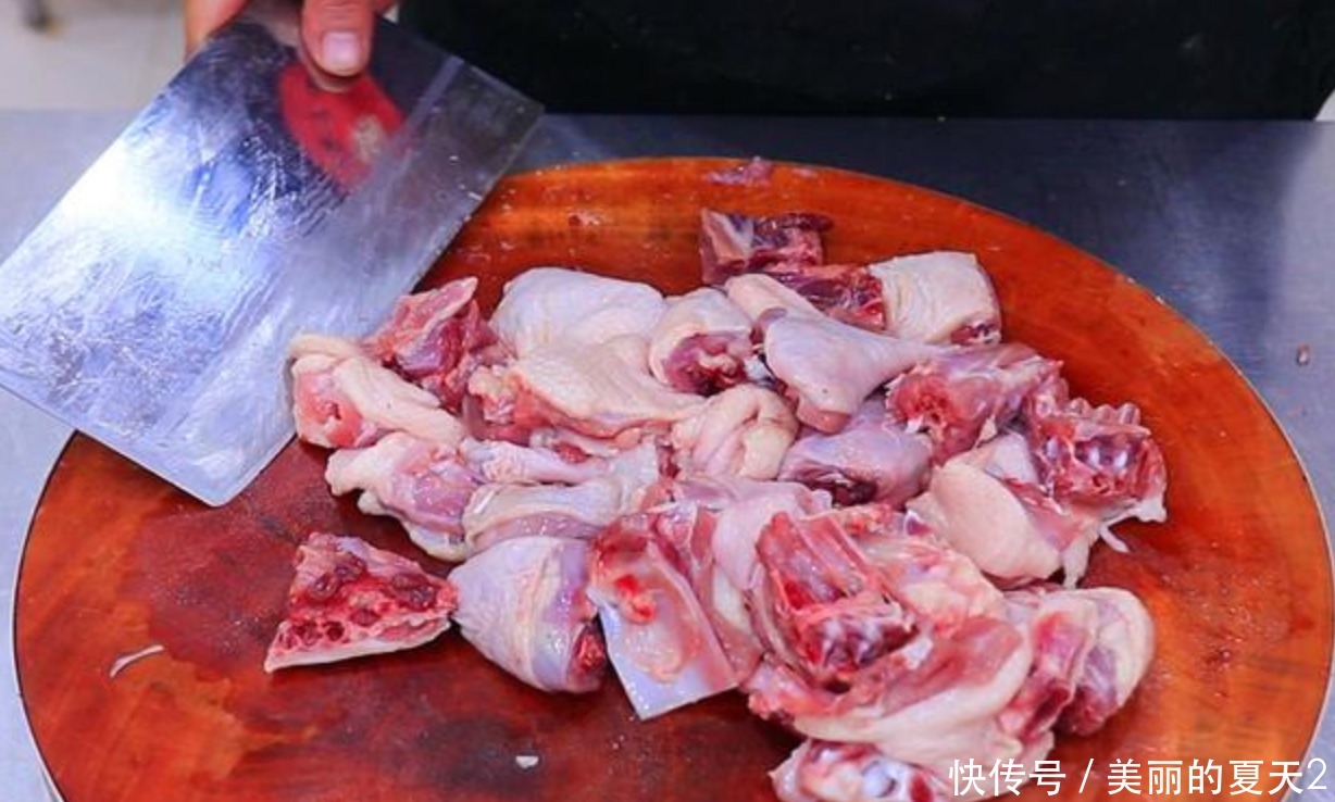  八月|八月初，它跟鸭肉是绝配！随便焖一焖，营养开胃不油腻，孩子爱吃