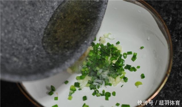 秋天|秋天凉爽,面条该换个做法了!儿子最近就迷这吃法,天天吃不厌!