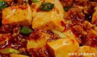 美食受到|让老外学筷子“气愤不已”的4种美食，豆腐不算啥，图四国人看哭