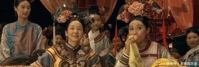  上厕所|慈禧出恭时为何要让宫女站在一边，且还要口中含温水？真实原因让人不敢相信