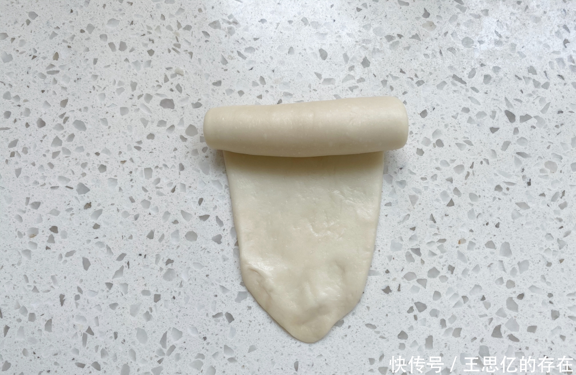 制作|想吃红豆饼别再买了,在家用面粉就能做,咬一口层次分明香酥美味