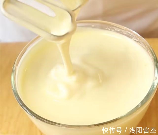 好吃|一个蒸锅搞定的蒸酸奶蛋糕,无需烤箱不回缩,湿润绵密很好吃