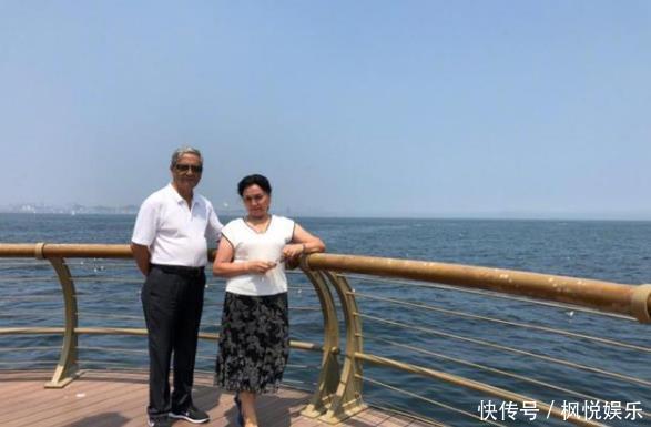 尼格|尼格买提又皮了!晒父母爬山照,还把秦昊P中间玩起“爬山梗”