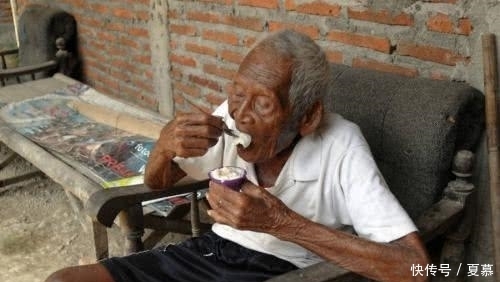 自杀身亡|老人受到总统接见，第二天便自杀身亡，家属得知，大肆庆祝