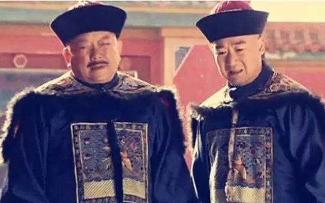 瞬间|乾隆给纪晓岚张白纸让他宣读,纪晓岚一张口,乾隆瞬间龙颜大悦