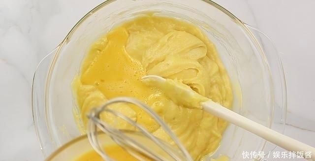  自制|自制甜点香草味泡芙，按步制作比蛋糕简单，零失误操作轻松完成