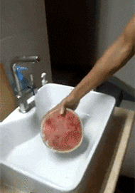 看不清楚|搞笑GIF:哎呀,不好意思,泳镜上起雾,看不清楚,我再来一次