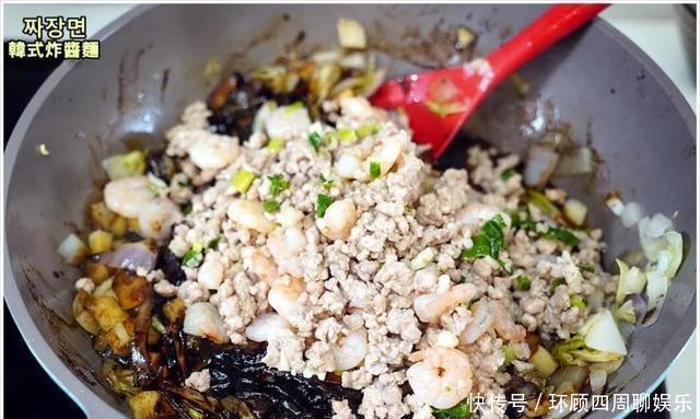 大人|自从学会做面条,连吃3天还不够,孩子大人都喜欢,一袋酱底了