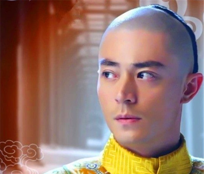  一不小心|溥仪幼时玩闹，一不小心发现乾隆藏着的佛龛，九子夺嫡真相大白