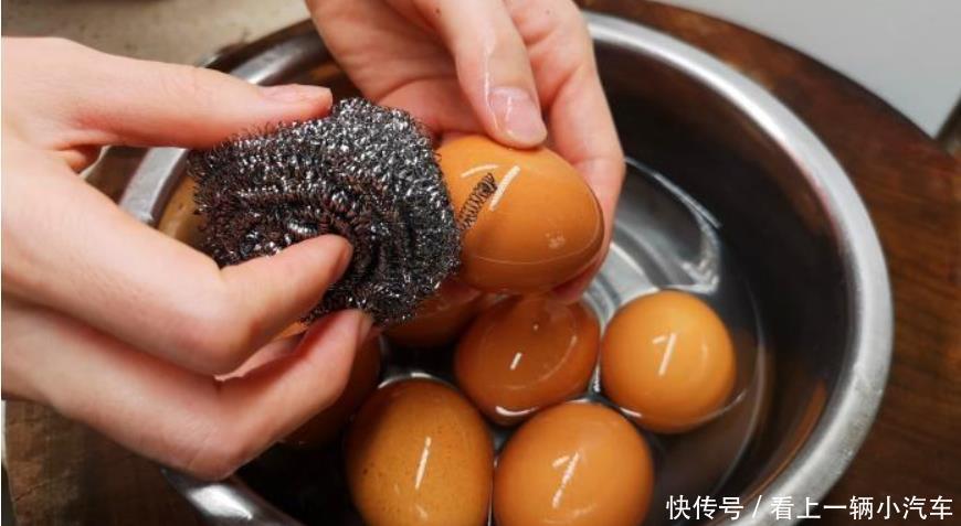  沙流油|腌鸡蛋别只会放盐，高级大厨教你一招，个个起沙流油，一看就会