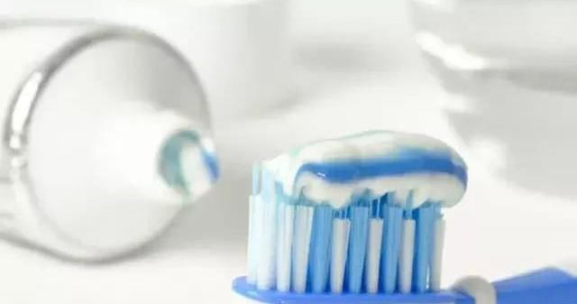  感谢|把牙膏挤一点抹在脚趾上，看完你会感谢我的，不知道的人太多了