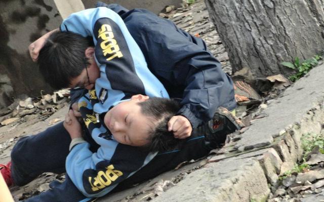 索赔|孙子摔坏同学玩具车,家长张口索赔1000,爷爷的话让对方无话可说