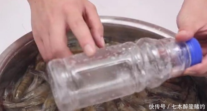 渔民|保存大虾时,直接放冰箱是不对的,老渔民教你一招,放1年都新鲜