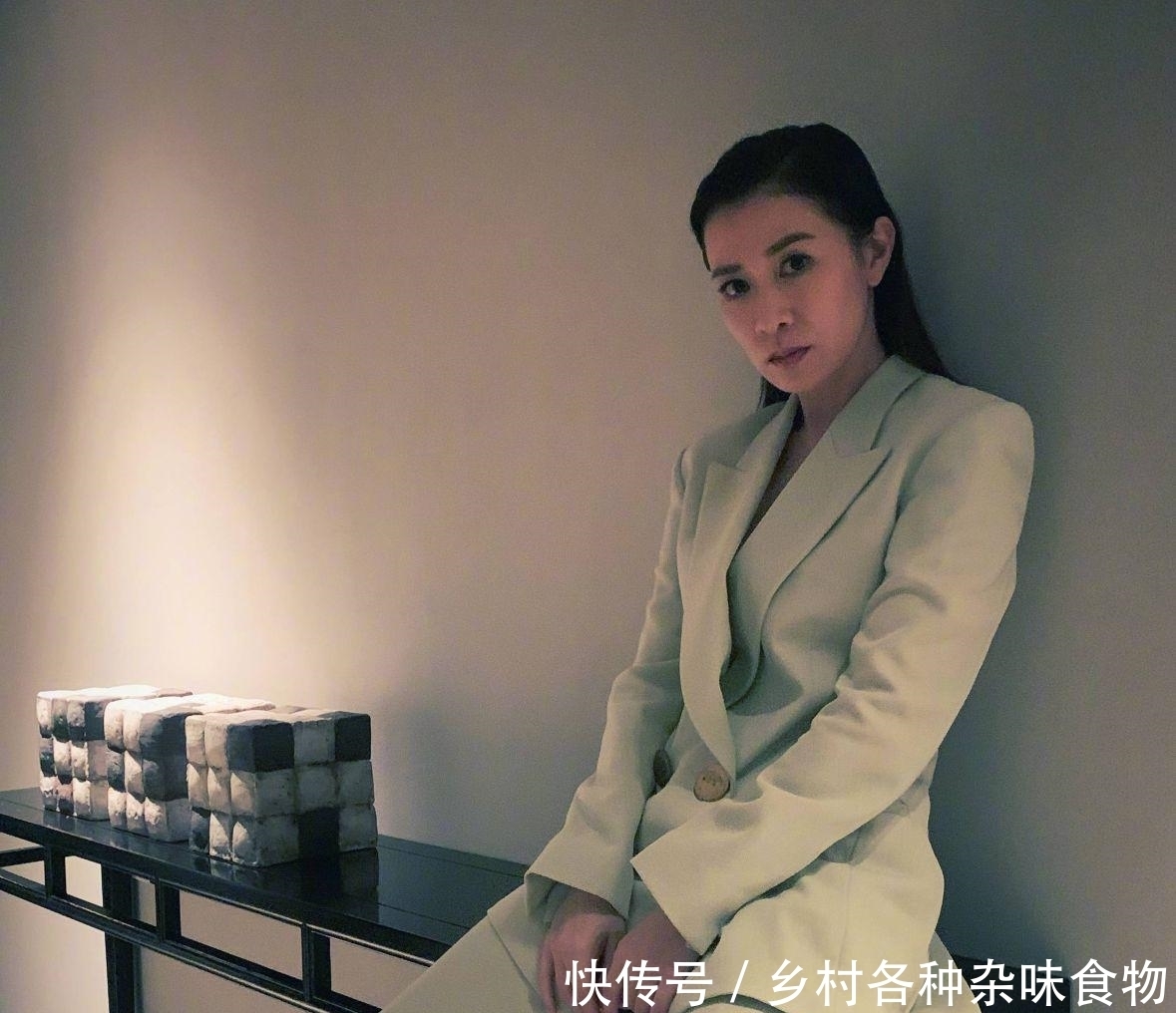 如今|TVB女星一起北上如今云泥之别，蔡少芬佘诗曼内地爆红，小花被骂