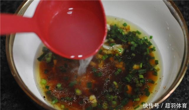 秋天|秋天凉爽,面条该换个做法了!儿子最近就迷这吃法,天天吃不厌!