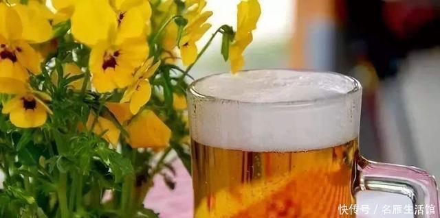  不想|当天的啤酒剩不少，不想扔就这样利用，很多家庭只会用来浇花