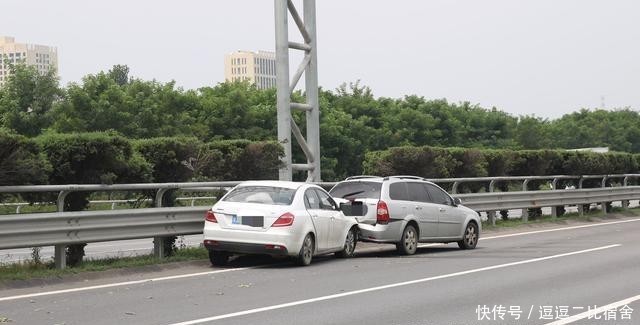  负责|高速公路上故障车被追尾，双方都负责任