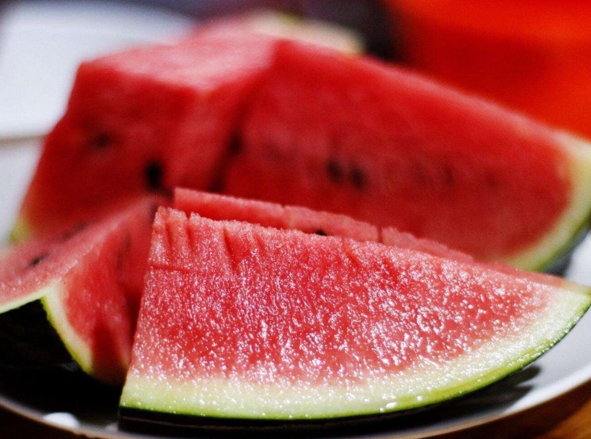 吃不完|西瓜吃不完别放冰箱了,水果店老板教我这样做,放3天都不坏