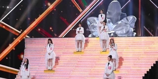 遗憾|陈卓璇出道后赵粤、王艺瑾却在偷笑,她下意识的动作太打脸了