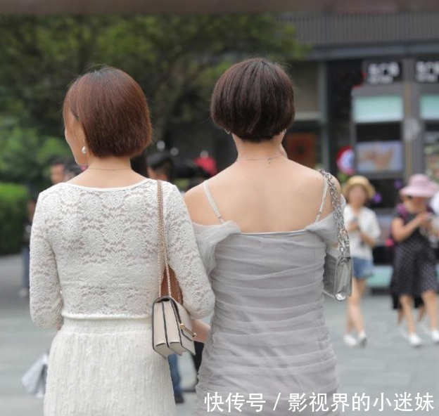 夏日|夏日闺蜜灰白配,上街这么穿,美呆了