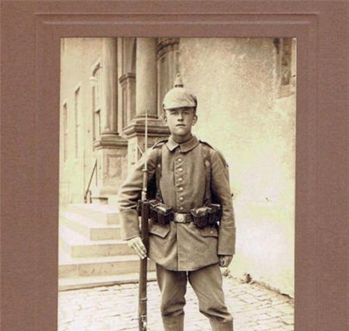 头盔|古代将军头盔为何都有枪尖？到底干什么用的？古人的智慧让人折服