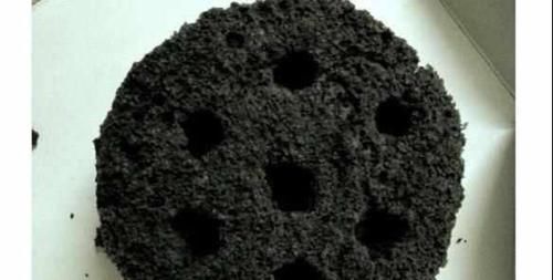 着自己|4种“黑色美食”你吃过几种,第四种难以下口但是异常好吃