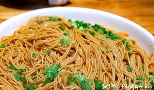  葱香|葱油拌面爽滑劲道，营养美味葱香浓郁，炎炎夏日必不可少