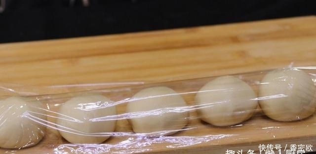 外皮|在家不出门,教你红薯饼的新做法,外皮酥的掉渣,看到它口水直流