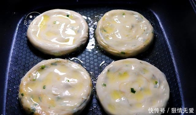 油酥|面粉别做油条了,教你好吃的做法,不用烤不油炸,出锅瞬间被扫光