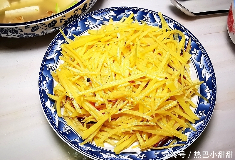 朋友|朋友来家做客,花120元做6道菜,朋友:你的工资够伙食费吗