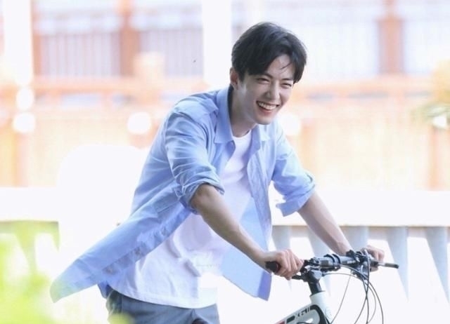 肖战的粉丝|肖战录制《青春环游记2》,嘉宾合照已传出,节目组没有溜粉