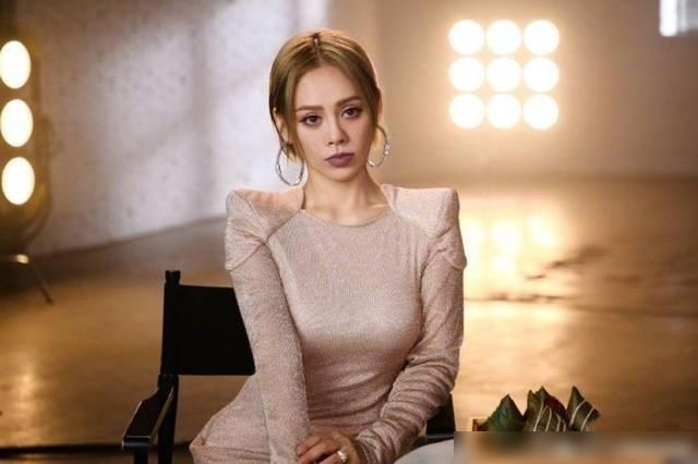 节目组|做票实锤娱记曝《浪姐》力保万茜引宁静发飙,节目组将片段删掉