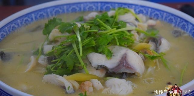 详细|酸菜鱼讲解最详细的家庭做法,汤白肉嫩做法讲究,一大盘不够吃