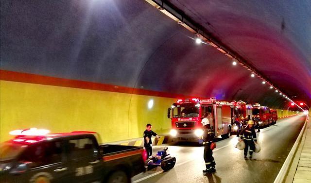  演练|车祸导致危化品泄漏人员被困，直升机紧急救援,这场演练堪称大片